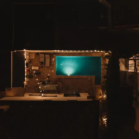 House Upscale With Pool