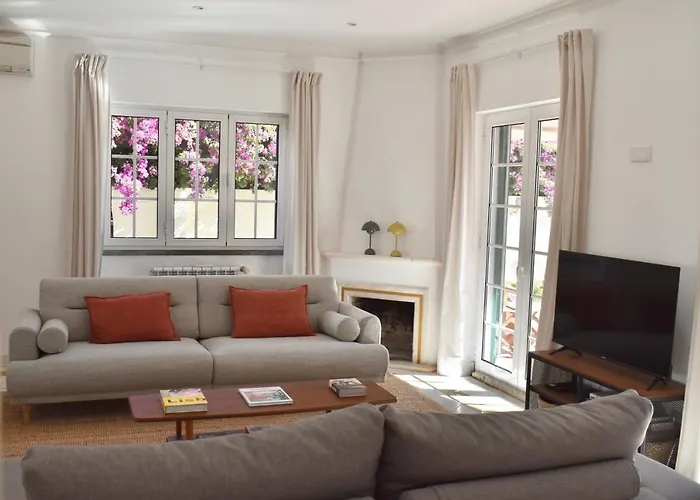 House Upscale With Pool * Costa de Caparica