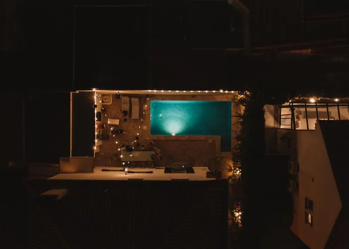 House Upscale With Pool